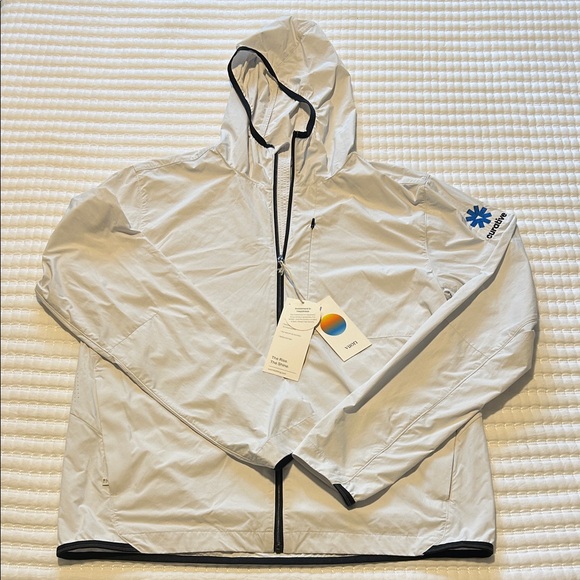 Vuori Other - Vuori Ronan Packable Jacket Men's Gray Hooded Windbreaker logo